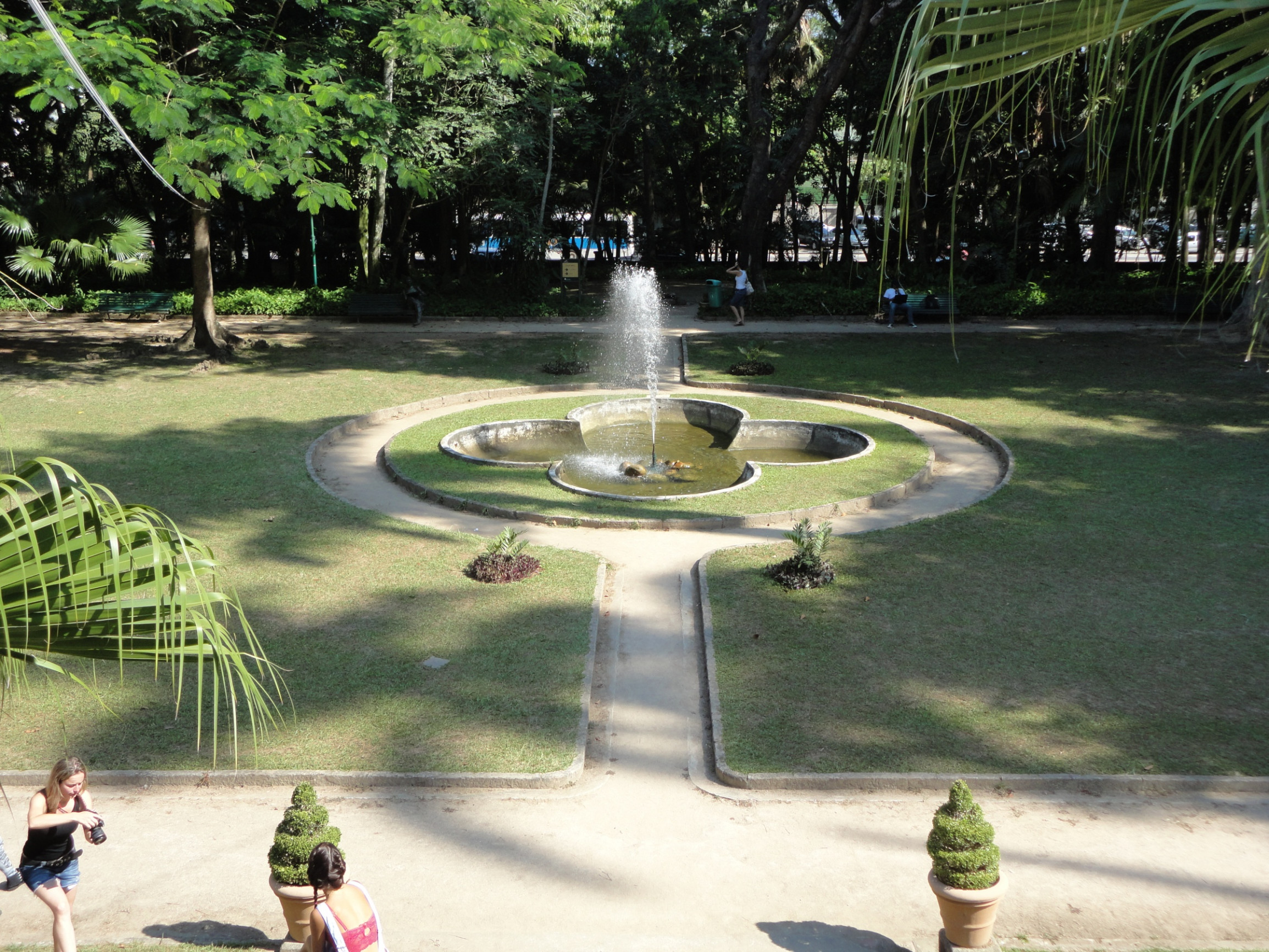Фонтан в парке Лаже (Parque Lage) – фотографии Бразилии