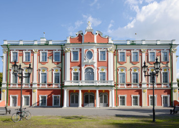 Строительство Кадриоргского дворца завершилось в 1727 году Пётром I в подарок его супруге Екатерине – фотографии Эстонии