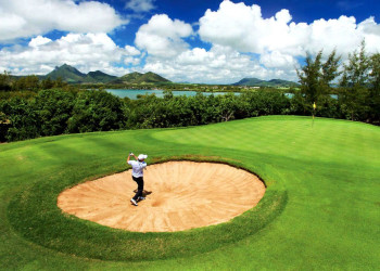 Гольф на природе. Ботанический сад Памплемус. Маврикий – фотографии Маврикия