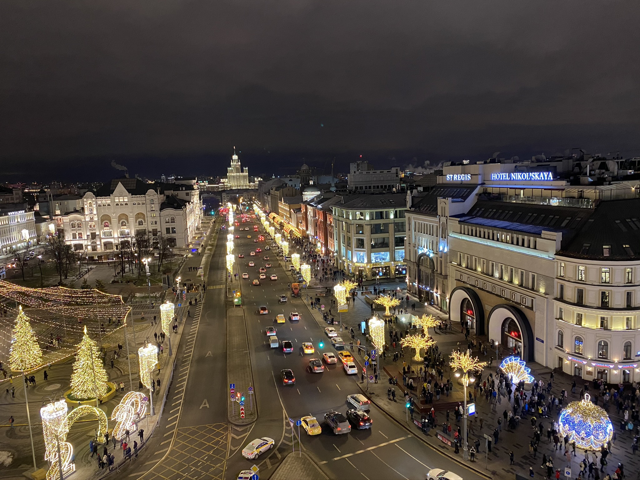 Вид со смотровой площадки Детского мира в новогодние дни – фотографии России