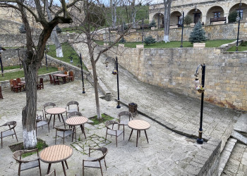 Кафешка внутри крепости Нарын-кала – фотографии России