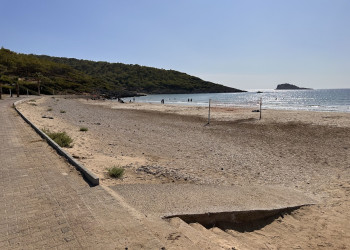 Инджекум (İncekum) — уютный небольшой пляж в поселке Адынджик, Мерсин – фотографии Турции
