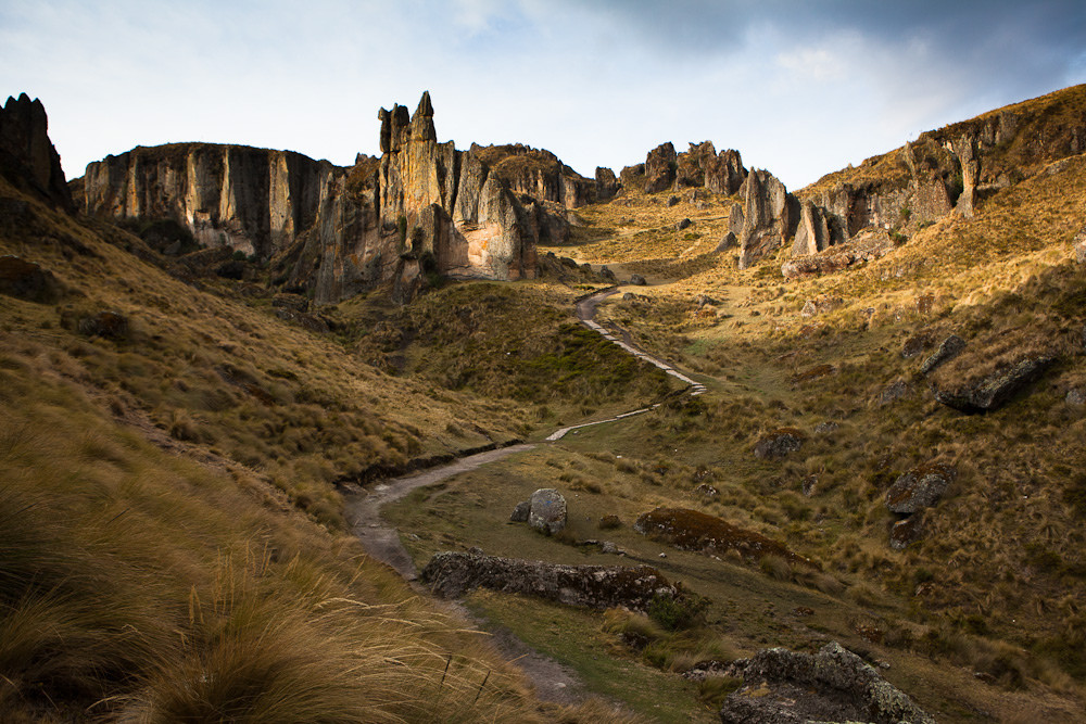 Кумбе-Майо расположен недалеко от города Кахамарка – фотографии Перу