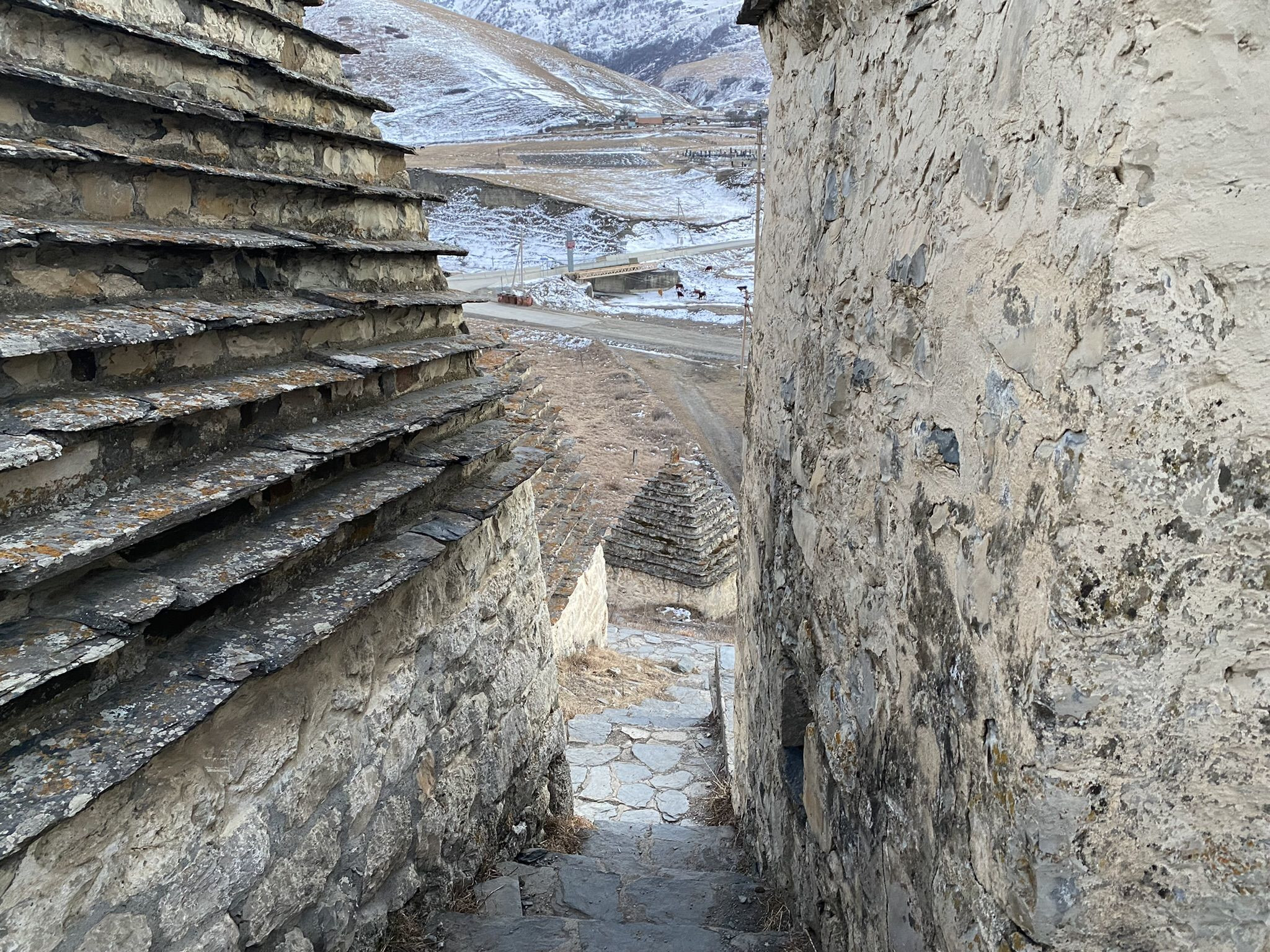 Склепы Даргавса - города мертвых в Северной Осетии, Россия – фотографии России