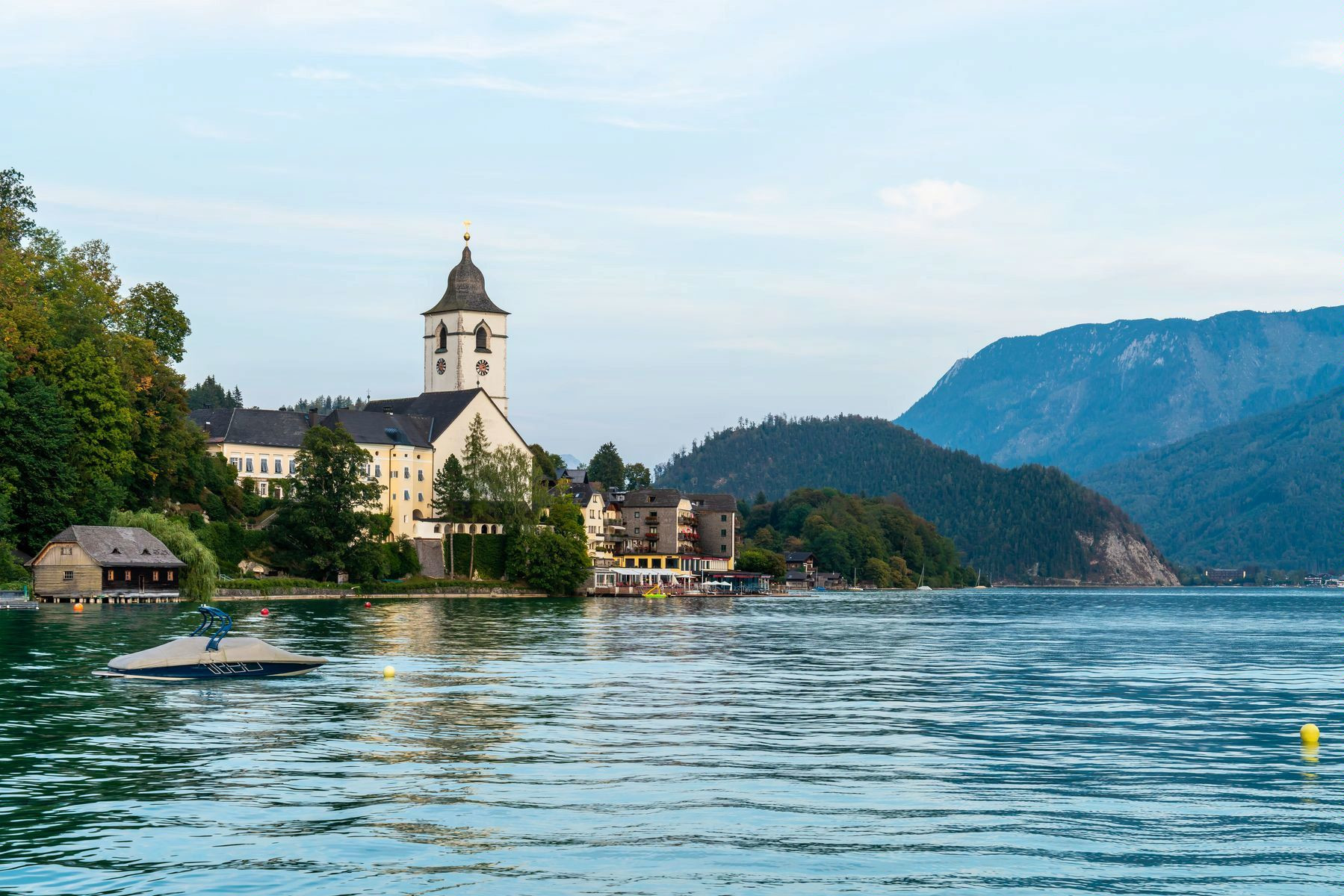 Каталитическая церковь. Озеро Вальфгангзее. Австрия – фотографии Австрии
