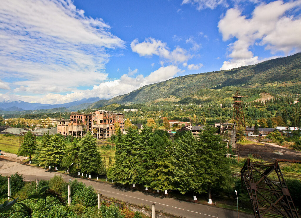 Вид с высоты на Ткуарчал. Абхазия – фотографии Абхазии