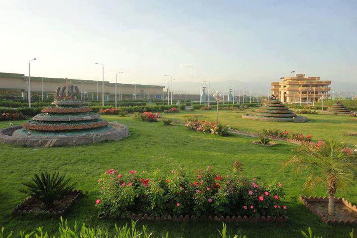 Цветущие клумбы. Джелалабад. Афганистан – фотографии Афганистана