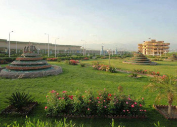 Цветущие клумбы. Джелалабад. Афганистан – фотографии Афганистана