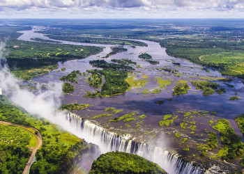 Знаменитый водопад Виктория (Victoria Falls) на границе Замбии и Зимбабве – фотографии Зимбабве