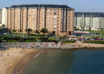 Пляж Сан-Амаро (San Amaro) в городе Ла-Корунья – фотографии Испании