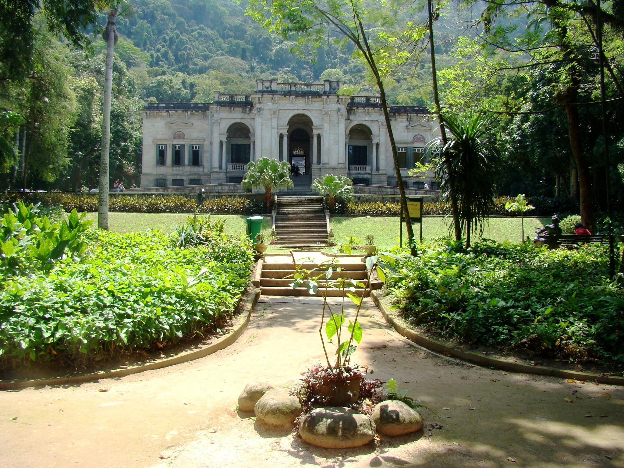 Парк Лаже (Parque Lage) – городской общественный парк Рио – фотографии Бразилии