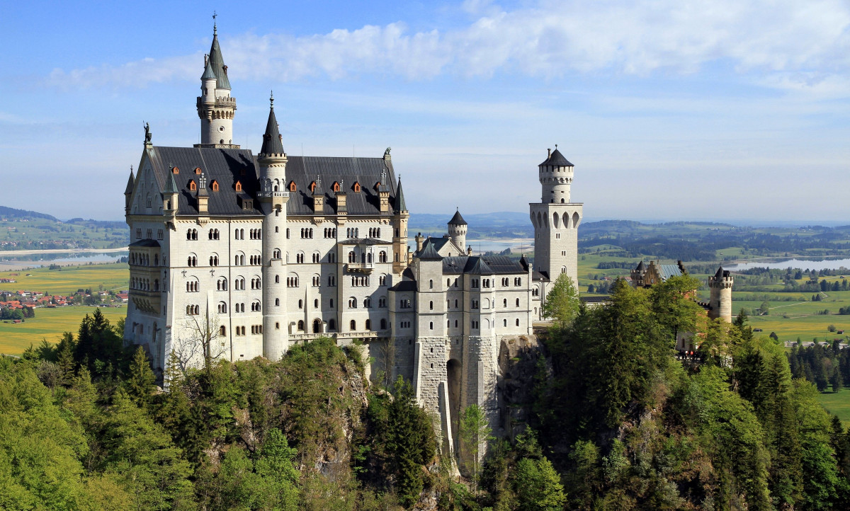 Замок Нойшванштайн (Neuschwanstein Castle), юго-восток Баварии, Германия – фотографии Германии