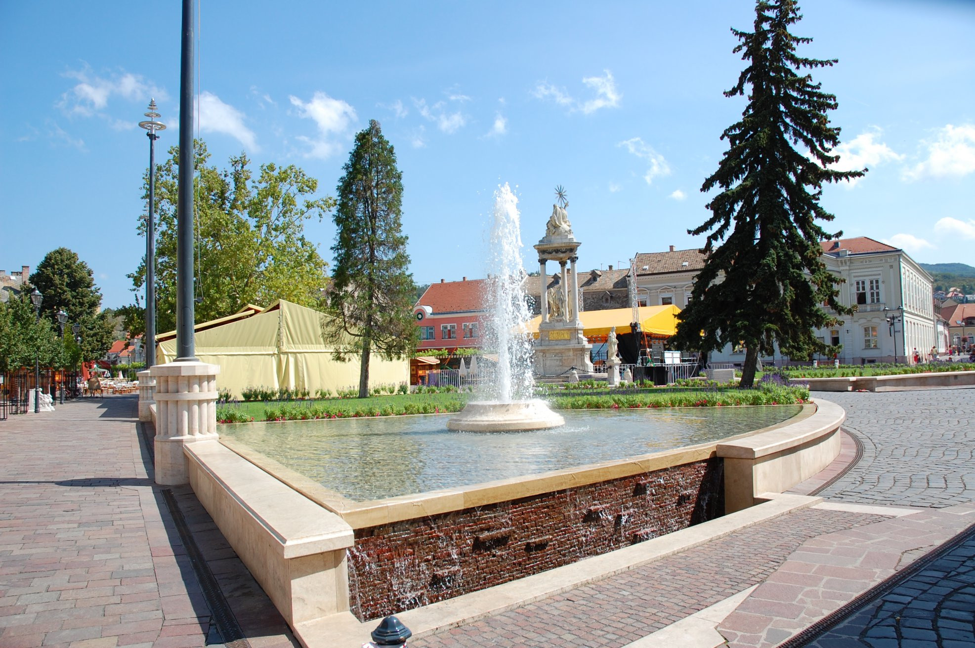 Площадь Сечени в городе Эстергом, Венгрия – фотографии Венгрии