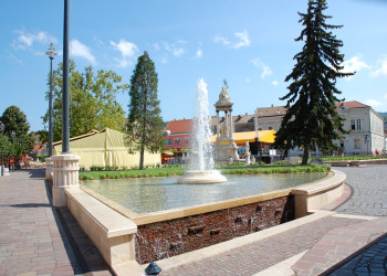 Площадь Сечени в городе Эстергом, Венгрия – фотографии Венгрии
