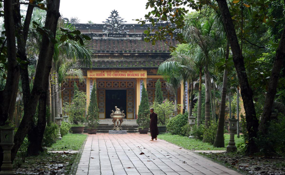 Пагода Зиеуде (Chùa Diệu Đế) в городе Хюэ – фотографии Вьетнама