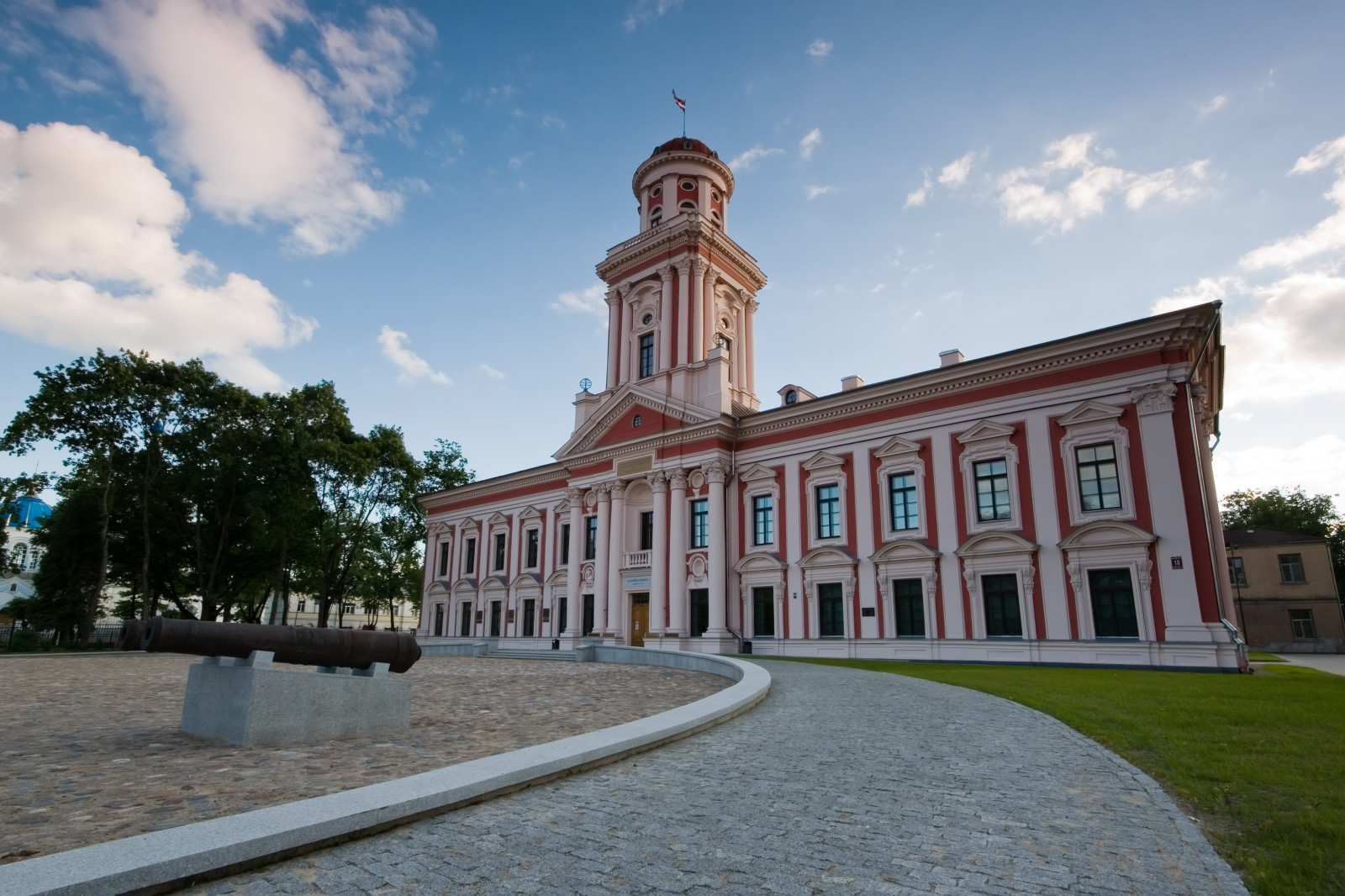 Академия Петрина – фотографии Латвии