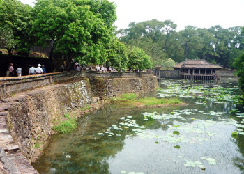 Гробница императора Ты Дык (Lăng Tu Duc) в пригороде Хюэ – фотографии Вьетнама
