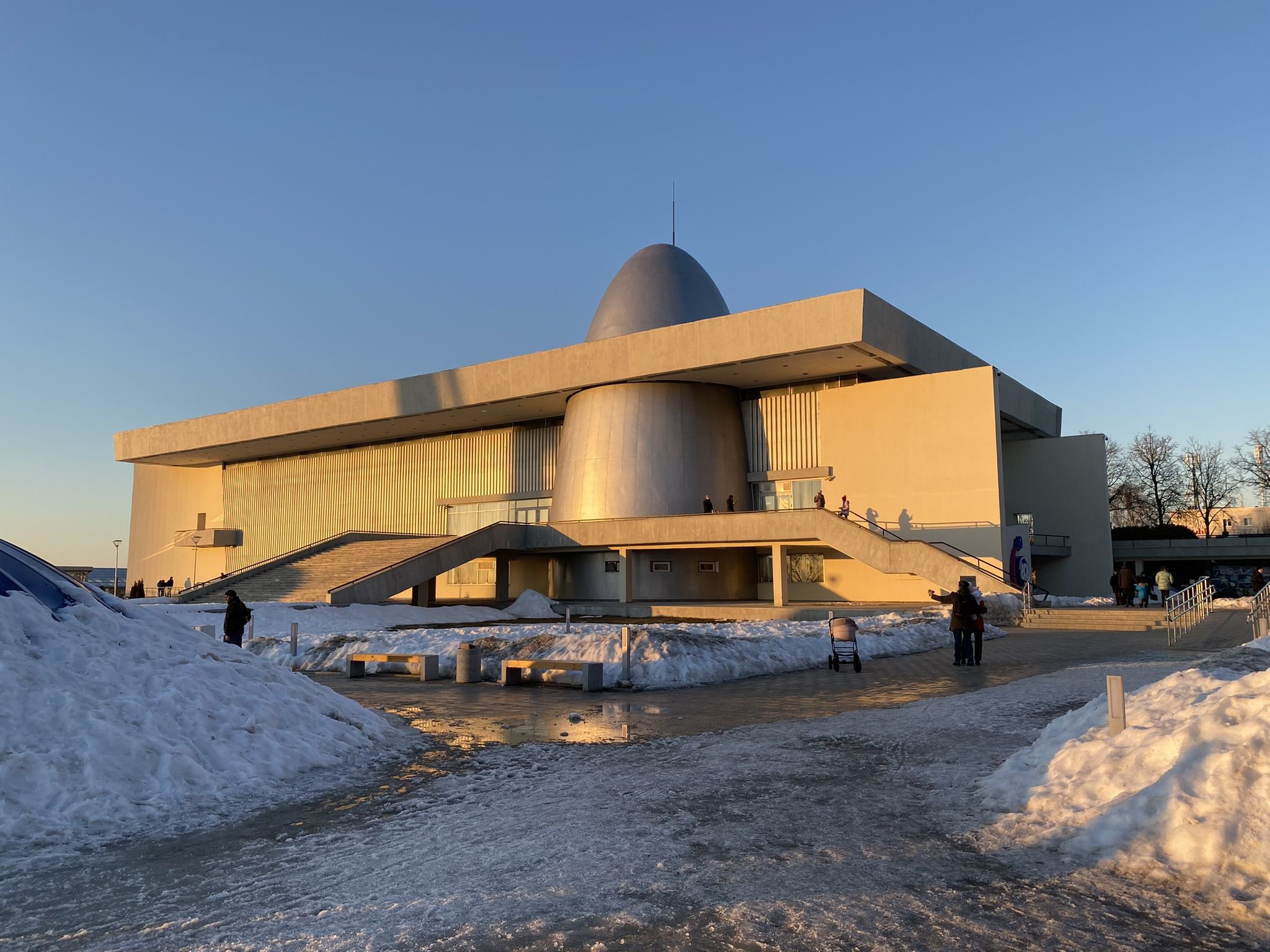 Вид на основное здание музея космонавтики Циолковского – фотографии России