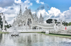 Художник Чалермчаю Коситпипат - второй Сальвадор Дали - создал Белый храм – фотографии Таиланда