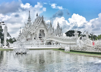 Художник Чалермчаю Коситпипат - второй Сальвадор Дали - создал Белый храм – фотографии Таиланда