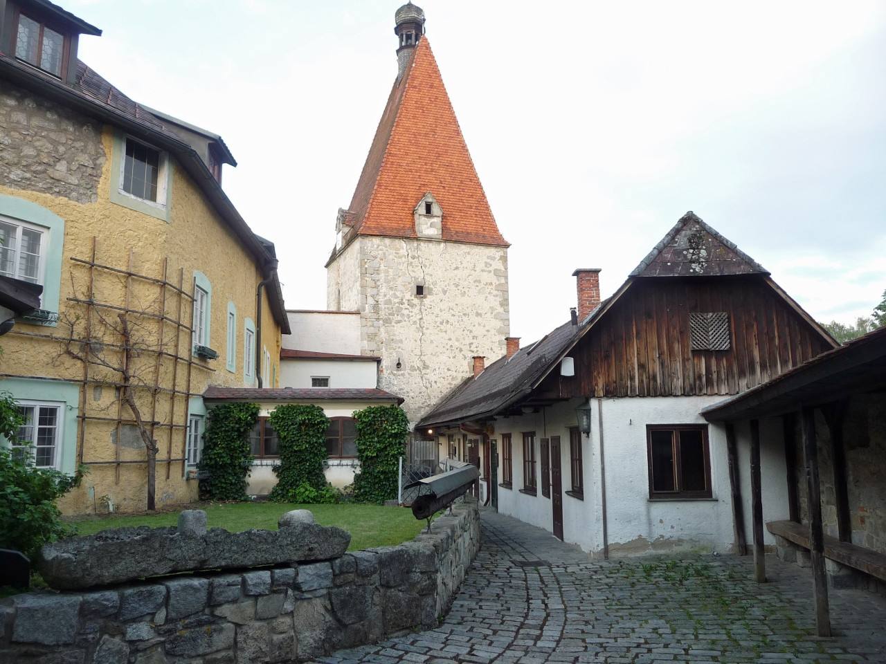 Внутренний дворик. Фрайштадт. Австрия – фотографии Австрии