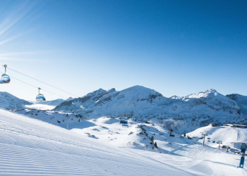 Канатная дорога над склоном. Обертауэрн. Австрия – фотографии Австрии