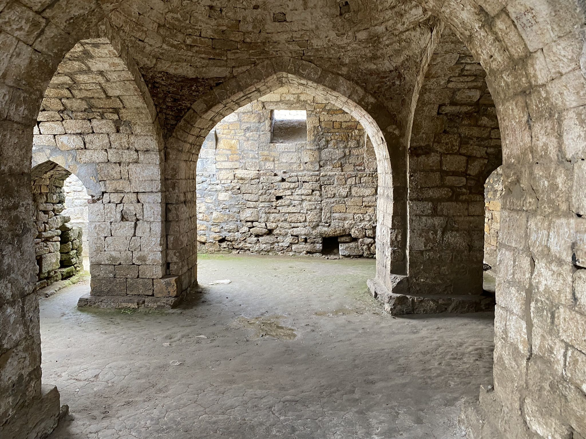 Подземные бани крепости Нарын-кала – фотографии России