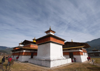 Монастырь Джамбей-лакханг (Jambay Lhakhang) – фотографии Бутана