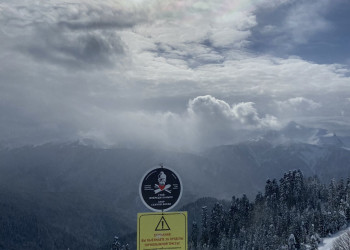 Красивая трасса Календула на Южном склоне Роза Хутор в январе – фотографии России