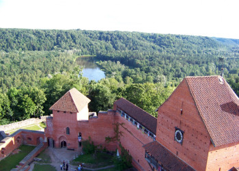 Турайдский замок в Сигулде в центральной Латвии – фотографии Латвии