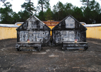 Гробница Зя-Лонг в окрестностях города Хюэ – фотографии Вьетнама