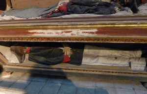 Когда родственники переставали отправлять деньги монахам катакомб, тело откладывалось на полку – фотографии Италии