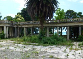 Разрушенная арка. Абхазия – фотографии Абхазии