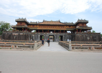 Ворота Нгомон (Ngọ Môn) в Хюэ – фотографии Вьетнама