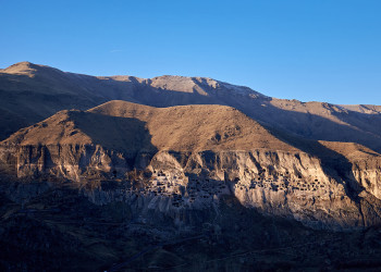 Пещерный город Вардзия защищал от набегов турков и персов на земли Грузии – фотографии Грузии