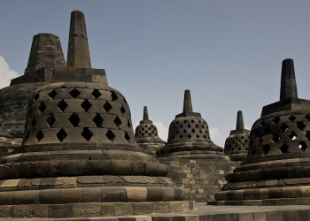 Боробудур был возведен в период с 750 до 850 годов до нашей эры королями династии Саилендра – фотографии Индонезии
