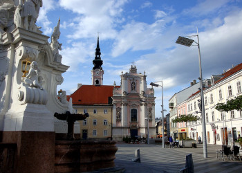 Ратушная площадь (Rathausplatz) в Санкт-Пёльтене – фотографии Австрии