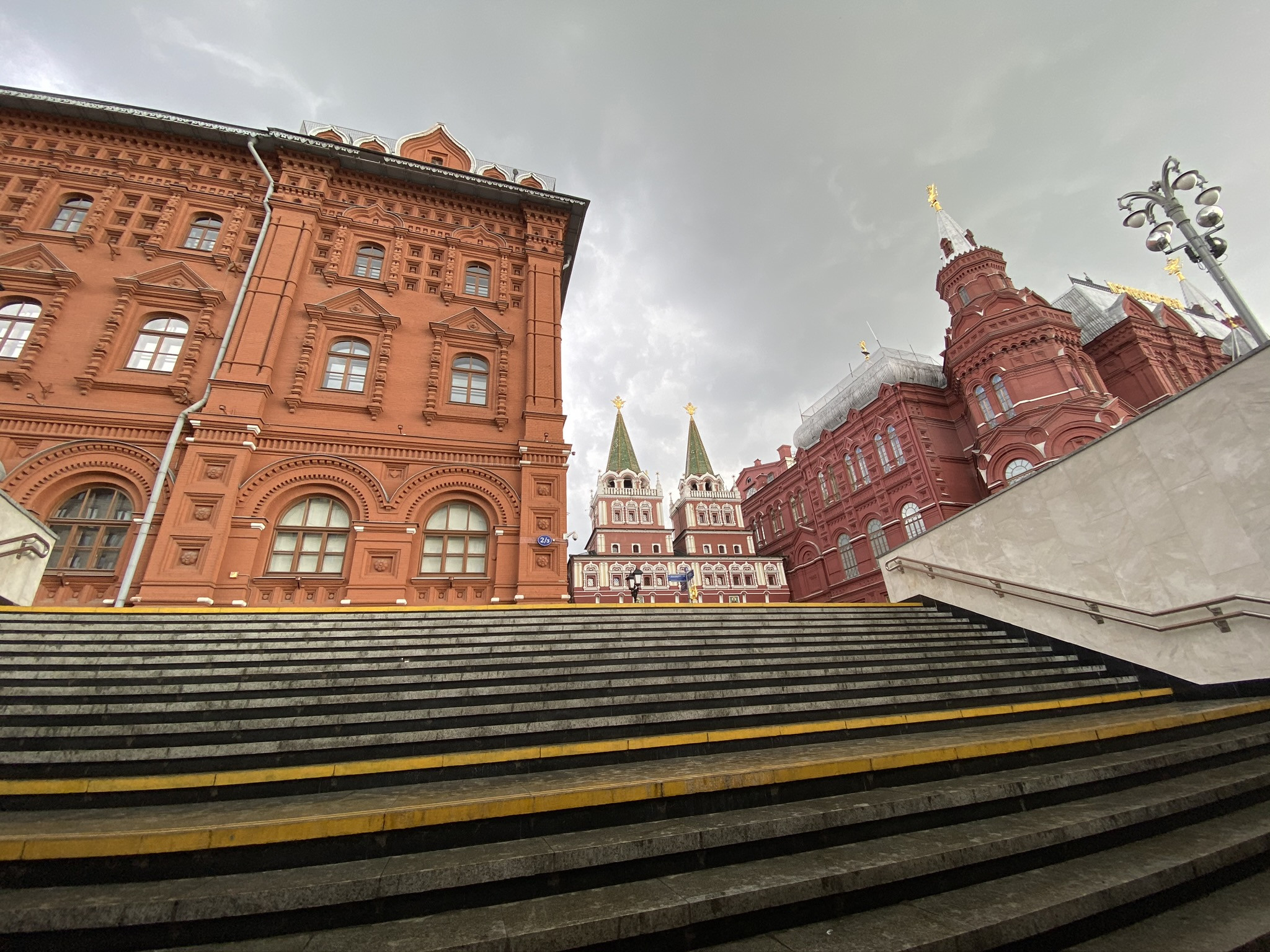 Вид из перехода на Музей войны и Воскресенские ворота – фотографии России