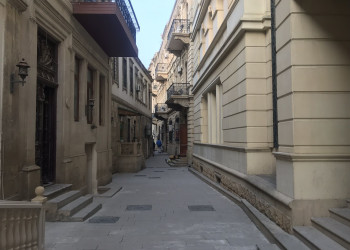 Старый город в Баку, узкие улочки – фотографии Азербайджана