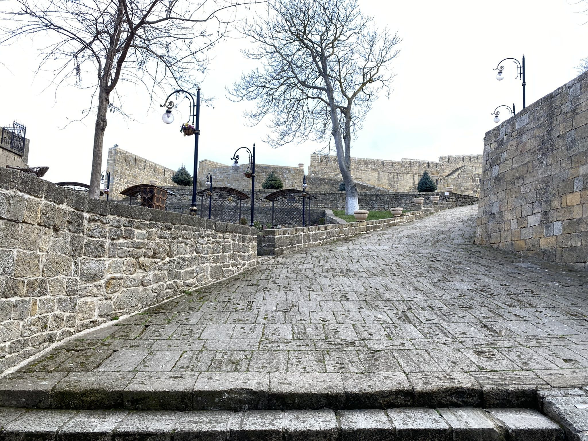 Внутри крепости Нарын-кала – фотографии России