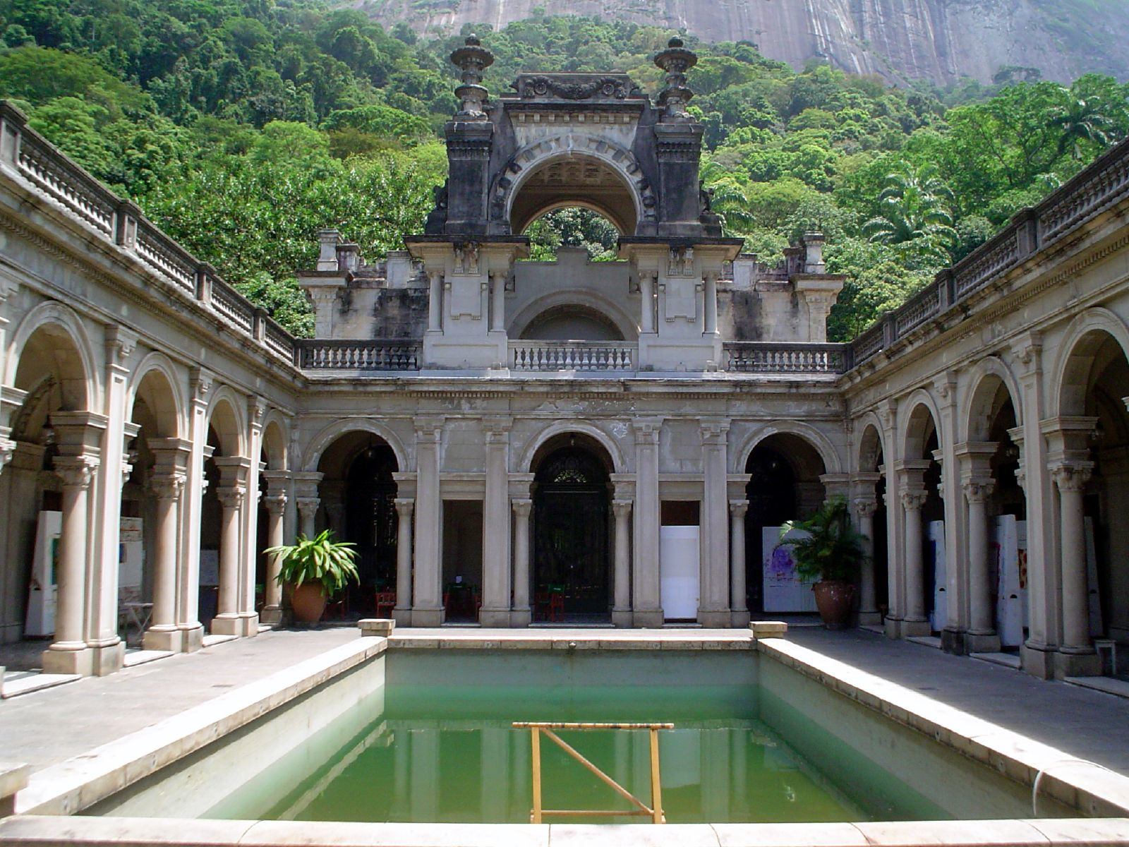 Особняк в парке Лаже (Parque Lage) – фотографии Бразилии