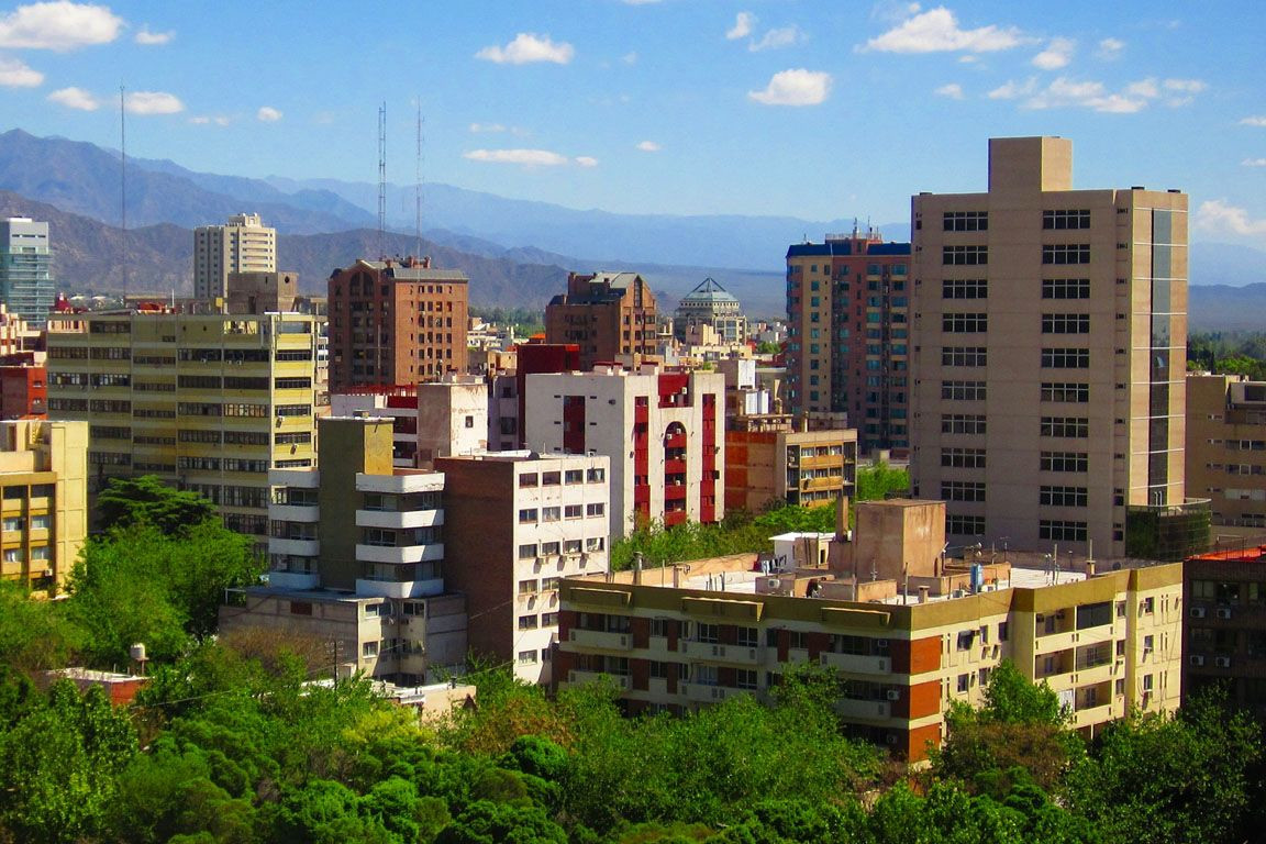 Жилой район. Мендоса. Аргентина. – фотографии Аргентины