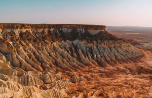 Красивый каньон Янги-Кала рядом с Туркменбашы, Туркменистан – фотографии Туркменистана