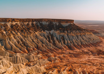 Красивый каньон Янги-Кала рядом с Туркменбашы, Туркменистан – фотографии Туркменистана