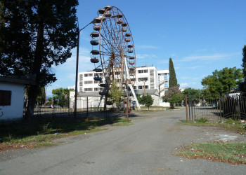 Колесо обозрение. Очамчыра. Абхазия – фотографии Абхазии