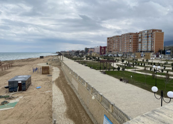 Набережная в Приморском парке Дербента, март 2022 года – фотографии России