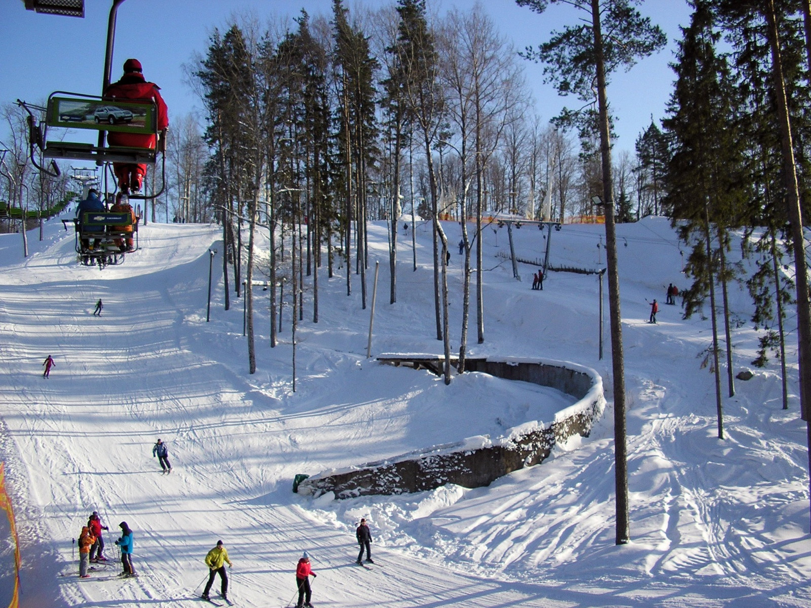 Горнолыжный курорт Озолкалнс – это 5 трасс для лыжников и сноубор – фотографии Латвии