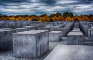 Мемориал жертвам Холокоста рядом с бункером Гитлера – фотографии Германии