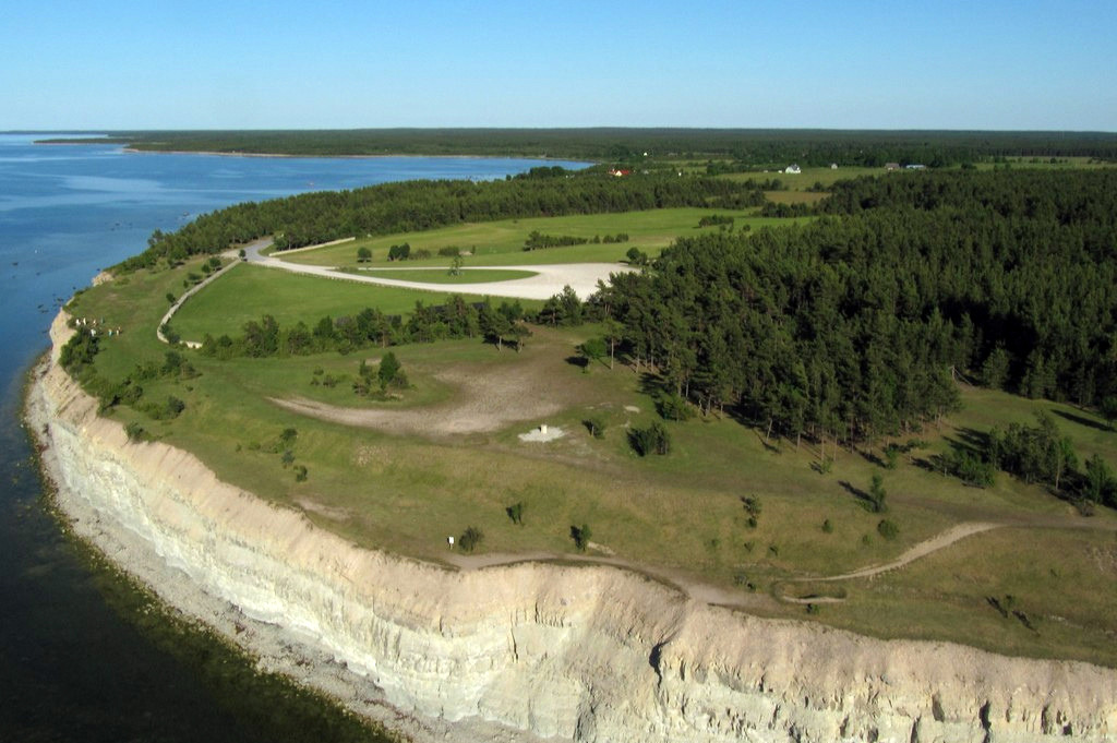 Паганский клиф на острове Сааремаа – фотографии Эстонии