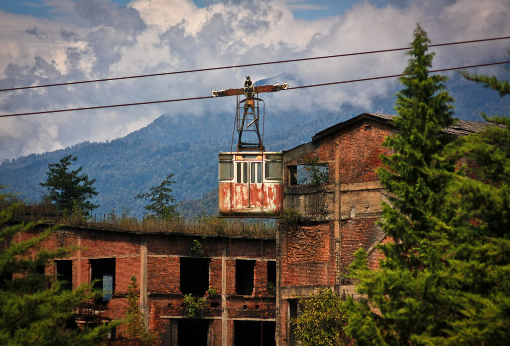 Остановившийся фуникулер. Ткуарчал. Абхазия – фотографии Абхазии
